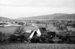 Kirchzarten: Oberes Dreisamtal, Blick auf Kirchzarten, mit Schneeresten