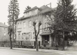 Radeberg, Wohnhaus : Radeberg. Wohnhaus. Dresdner Straße 73. Um 1910. Straßenansicht