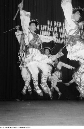 Rumänische Tänzer des Rahmenprogramms zur Leipziger Herbstmesse 1954