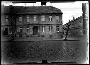 Neuruppin, Wilhelm-Pieck-Straße (Präsidentenstraße) 31. Wohnhaus. Straßenfront