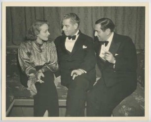 Marlene Dietrich, Max Reinhardt und Ernst Lubitsch (Los Angeles, 1933) (Archivtitel)