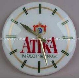 Wanduhr mit Werbeaufdruck für "Atika"-Zigaretten