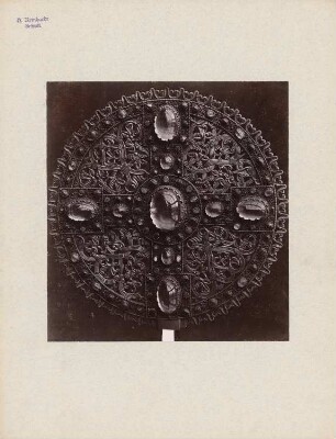 Metallornament mit eingefassten Steinen: Ansicht