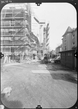 Dresden-Striesen, Glasewaldtstraße 45. Wohnhaus. Hofansicht (Teilansicht, eingerüstet)