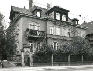 Dresden-Strehlen, Wasastraße 4. Wohnhaus (bez. 1897)