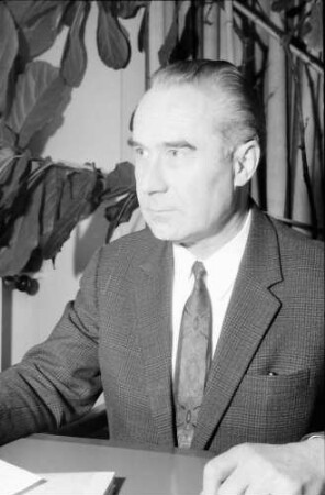 Freiburg: Regierungspräsidium; Regierungspräsident Dr. Person, Porträt