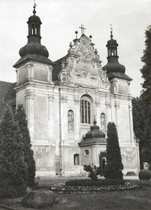 Strzelno. Trinitatiskirche. Westfront (1701/1800)