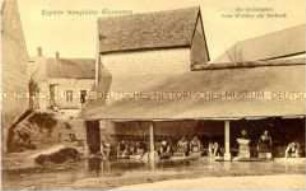Französinnen beim Wäschewaschen im Bach