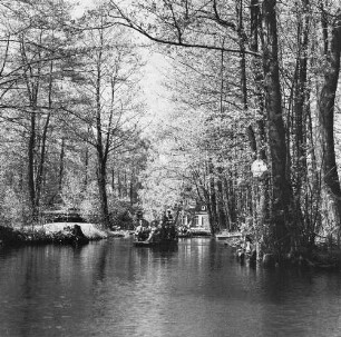 Spreewald. Fließ mit Kahn