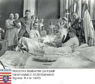 Darmstadt, 1914-1918 / Lazarett auf der Mathildenhöhe / Interieur mit Patienten und Pflegepersonal / Gruppenaufnahme