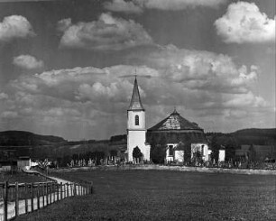 Wolkenbilder. Isny im Allgäu. Gottesackerkapelle Sankt Joseph (1752-1760 und 1774)
