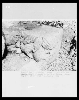 Körperfragment einer Löwenfigur