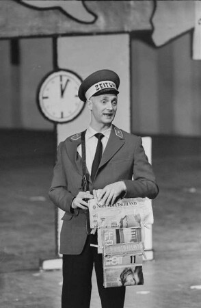 Szenenbilder aus "Karambolage", Operette von Conny Odd (Carlernst Ortwein) mit Libretto von Maurycy Janowski. Metropol-Theater Berlin, 02.04.1971