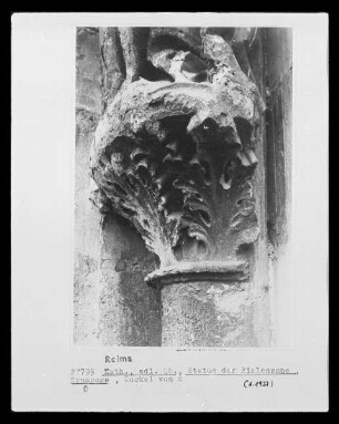 Sockel unter der Synagoga