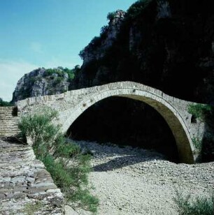 Kokkorí, Nord-Epiros. Bogenbrücke. Schauplatz einer Aufständischen-Episode von 1880