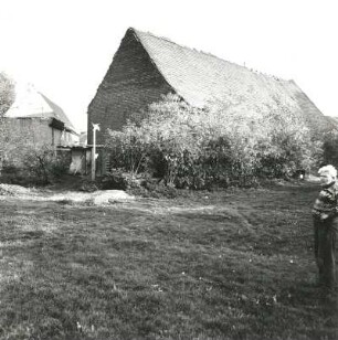 Markranstädt-Meyhen, Dorfplatz 5. Zweiseithof (19. Jahrhundert). Scheune. Gartenansicht