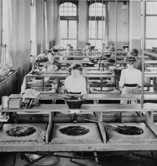 Plattensaal : Technikgeschichte | Technologie | Farben- und Tintenfabrikation | Stück-Farben | Günther Wagner