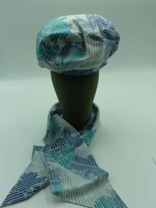 Mütze und Schal mit graphischem Muster