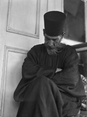 Schlafender griechisch-orthodoxer Diakon