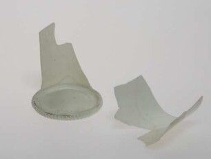 Milchglasbecher (Fragmente)