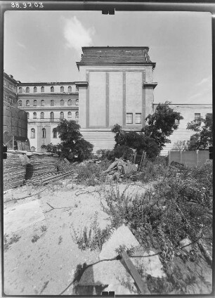 Dresden-Neustadt, Weintraubenstraße 3. EOS (Erweiterte Oberschule) "Romain Roland" (1914-1915; H. Erlwein). Teilansicht von Südwest