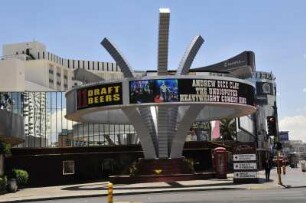 Las Vegas - Werbung am nördlichen "Strip" : Aufgenommen am 8. August 2012 am Las Vegas Boulevard ("Strip"), der sechs Kilomter langen Hauptstraße im Spielerparadies Las Vegas