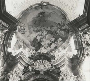 Altenburg (Niederösterreich). Stiftskirche (1730-1733; J. Munggenast). Gebälk der Wandgliederung, Kuppeltambour und Fresko von P. Troger am Ostende des Chores