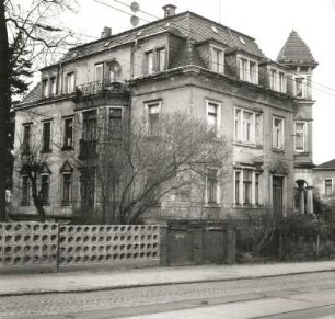 Dresden-Klotzsche, Korolenkostraße 47/Ecke Königsbrücker Landstraße. Wohnhaus. Straßenansicht Königsbrücker Landstraße