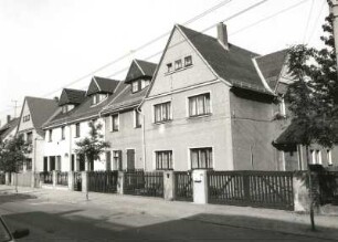 Cossebaude-Gohlis, Schillerstraße 13/19. Reihenhäuser