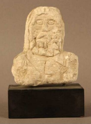 Flache Büste eines bärtigen Gottes (Sarapis?)