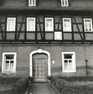 Oberlungwitz, Hofer Straße 155. Wohnhaus des ehemaligen Postgutes (vor 1800). Teilansicht der Fassade