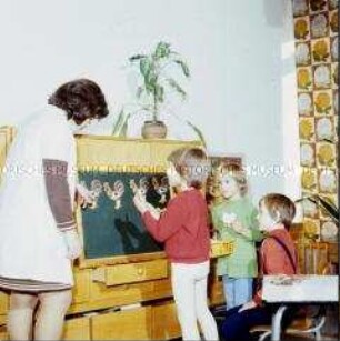 Kinder in der Kinderkombination Karl-Marx-Stadt