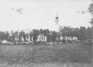 Colmnitz (Pretzschendorf-Colmnitz). Ortsteilansicht (Mitteldorf) mit Pfarrkirche (Umbau 1780) von Süden