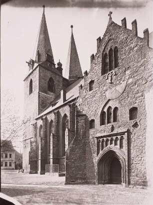 Calbe, Stadtkirche : Calbe (Saale). Stadtkirche St. Stephan. Teilansicht von Süden mit Vorhalle und Fialgiebel