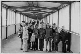 Kinder (am S-Bahnhof Storkower Straße ?)