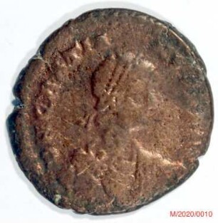 Römische Münze, Nominal Maiorina, Prägeherr Gratian, Prägeort Trier, Original