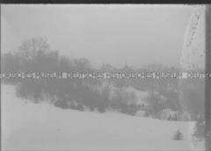 Spaziergänger in einer Winterlandschaft, Sachsen/Chemnitz?