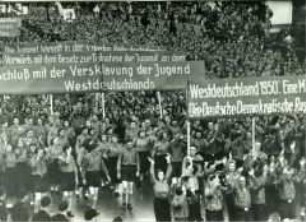 Demonstration der FDJ (Weltfestspiele?)