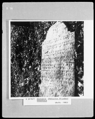 Grabstein mit hebräischer Inschrift