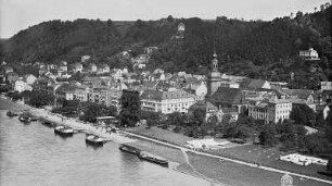 Bad Schandau. Mittlerer Ortsteil über die Elbe. Luftbild-Schrägaufnahme von Südost