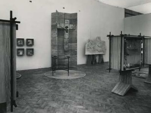 X. Triennale Mailand, Deutsche Abt., Taufschale, Kruzifix und Relief