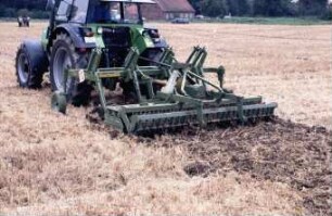 Fotografie: Stoppelbearbeitung, Grubber, Schälgrubber