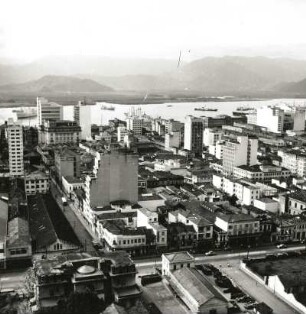 Santos, Brasilien. Blick vom Monte Serrat nach Osten über den Hafen