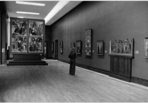 Aufstellung der Gemäldegalerie im Bruno-Paul-Bau in Berlin-Dahlem, Multscher-Halle, nach dem Umbau