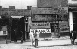 Bukarest: Fassade eines Gartenrestaurants, Splaiul Unirea