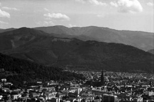 Freiburg: Stadt, Gesamtbild von Nordwesten mit Bergen und Münster
