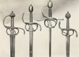 Vier Rapiere mit Solinger Klingen
