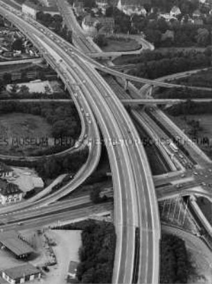 München: Frankfurter Ring, Einfahrt Autobahn Nürnberg