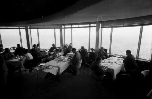 Stuttgart, Degerloch: Restaurant Fernsehturm, innen