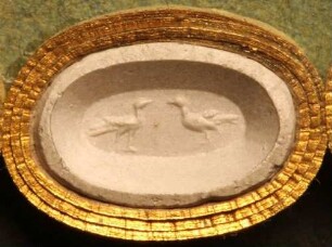 Zwei einander zugewandte Gänse (Daktyliothek, Zweites Historisches Tausend)